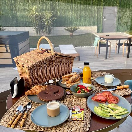 Hostal Sierra Salvada Bubbles Salmanton Exterior foto